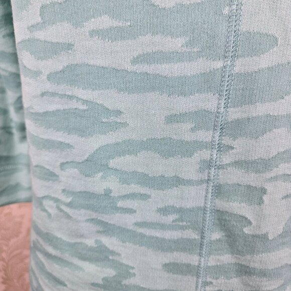 T By Talbots Sz Petite Medium Green Camo Pullover T-Shirt 3/4 Sleeve Round Neck - Picture 5 of 13